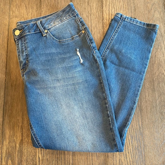 Crown & Ivy Skinny Jeans w/ Zipper & Bow on Ankle - Picture 1 of 12